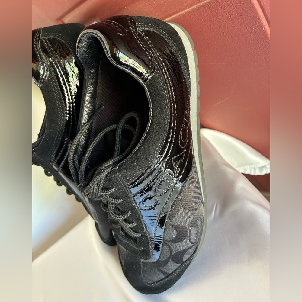 Ladies Coach Black Kodie A1390 sneakers size 8. Black patent and suede.